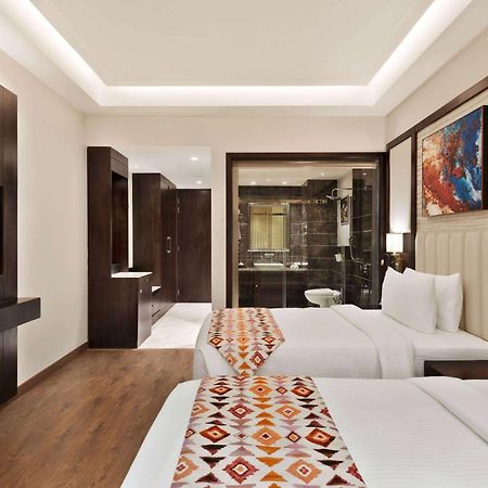 Hotel Ramada By Wyndham Kapurthala Town Exterior foto