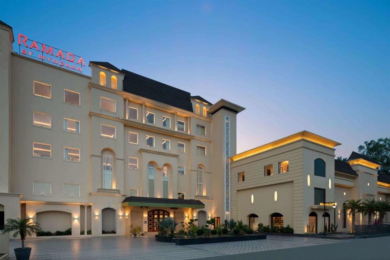 Hotel Ramada By Wyndham Kapurthala Town Exterior foto