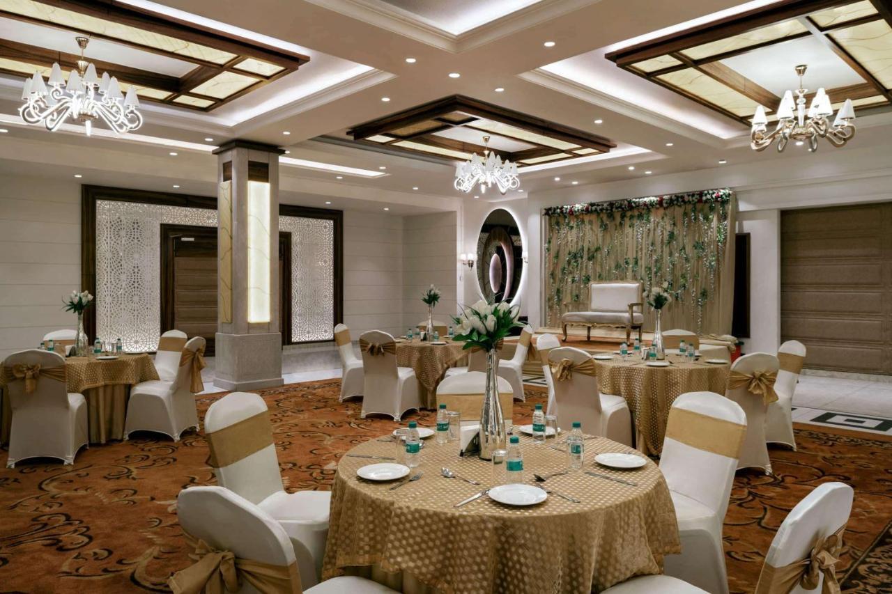 Hotel Ramada By Wyndham Kapurthala Town Exterior foto